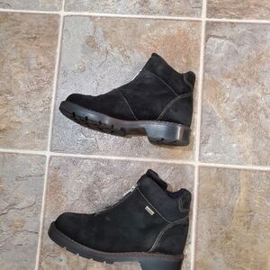 Sorel suede ankle boots 6.5